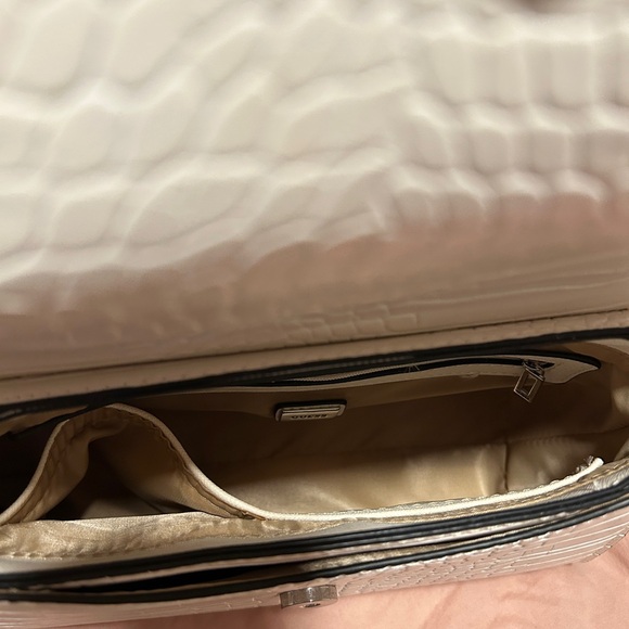 Guess Handbag - Picture 4 of 6